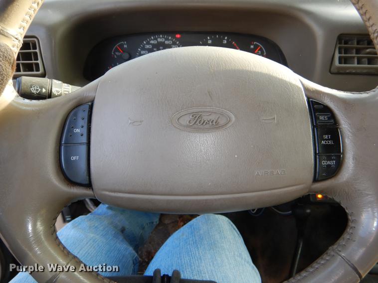 image for item DD8973 2002 Ford F350 Super Duty Crew Cab flatbed pickup truck