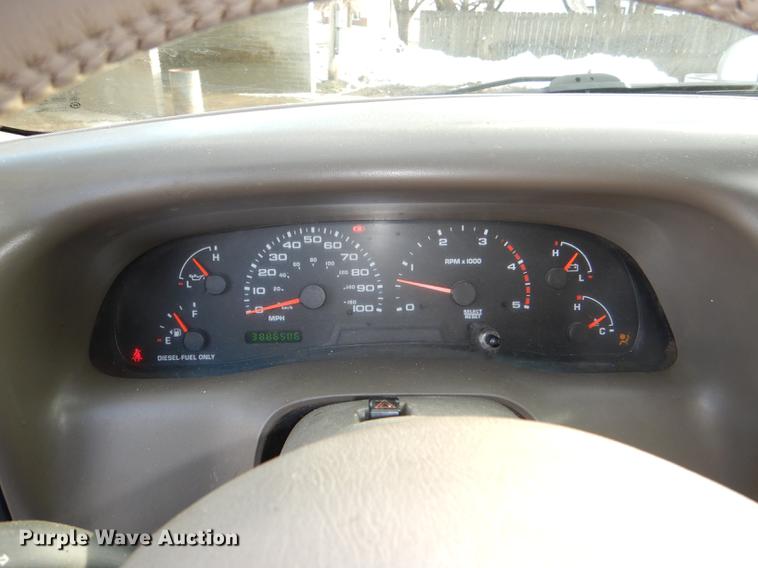 image for item DD8973 2002 Ford F350 Super Duty Crew Cab flatbed pickup truck