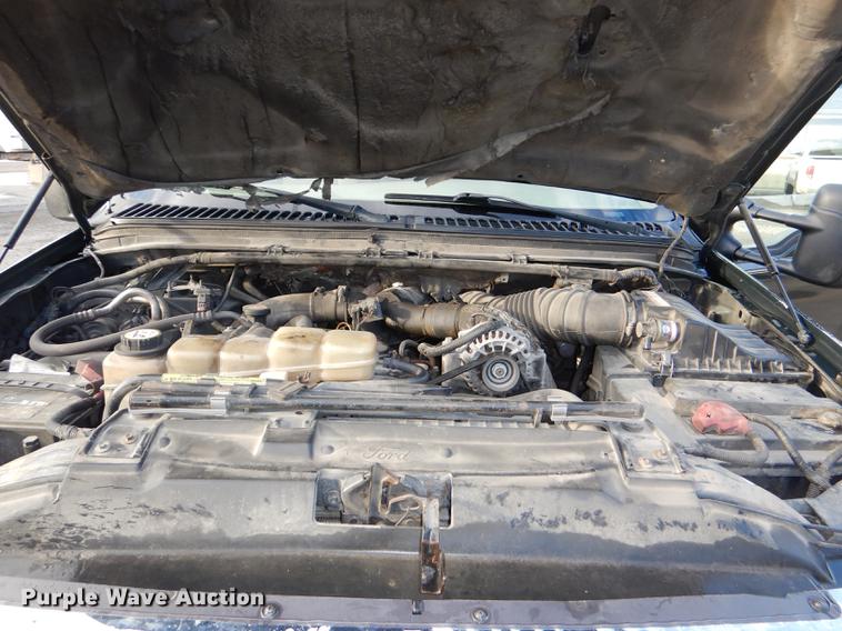 image for item DD8973 2002 Ford F350 Super Duty Crew Cab flatbed pickup truck