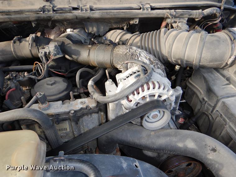 image for item DD8973 2002 Ford F350 Super Duty Crew Cab flatbed pickup truck