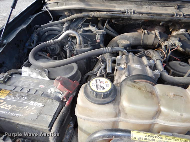 image for item DD8973 2002 Ford F350 Super Duty Crew Cab flatbed pickup truck