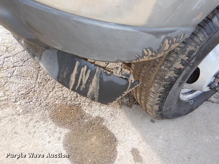 image for item DD8973 2002 Ford F350 Super Duty Crew Cab flatbed pickup truck