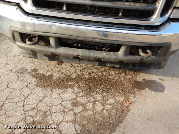 image for item DD8973 2002 Ford F350 Super Duty Crew Cab flatbed pickup truck