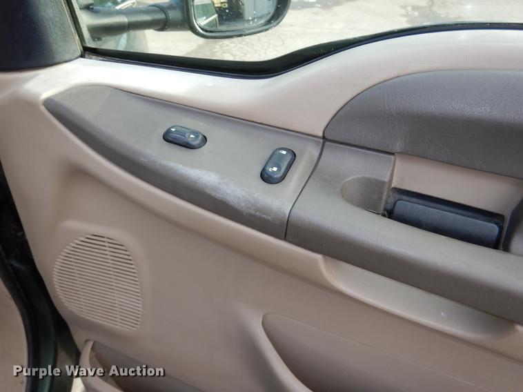 image for item DD8973 2002 Ford F350 Super Duty Crew Cab flatbed pickup truck