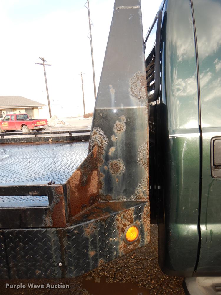 image for item DD8973 2002 Ford F350 Super Duty Crew Cab flatbed pickup truck