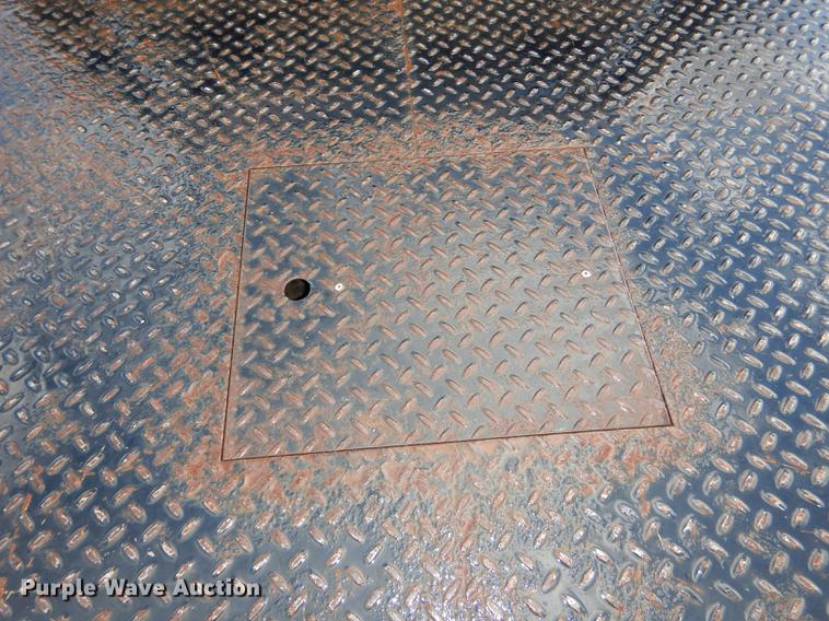 image for item DD8973 2002 Ford F350 Super Duty Crew Cab flatbed pickup truck