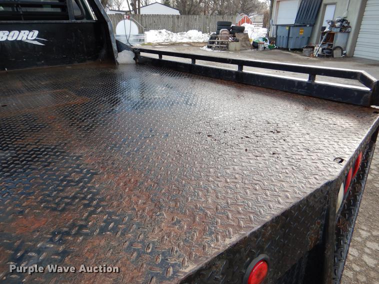 image for item DD8973 2002 Ford F350 Super Duty Crew Cab flatbed pickup truck