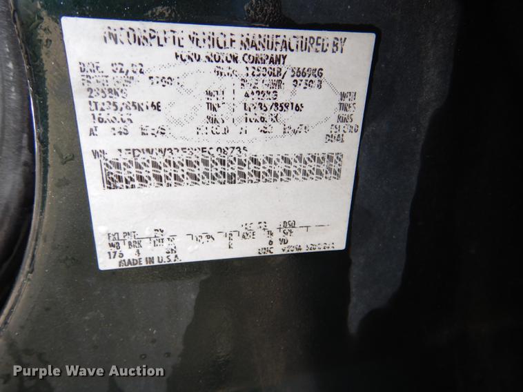 image for item DD8973 2002 Ford F350 Super Duty Crew Cab flatbed pickup truck