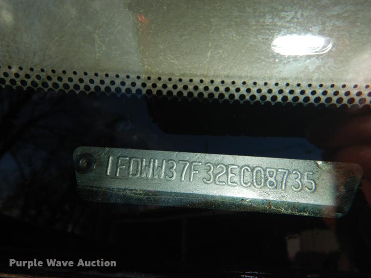 image for item DD8973 2002 Ford F350 Super Duty Crew Cab flatbed pickup truck