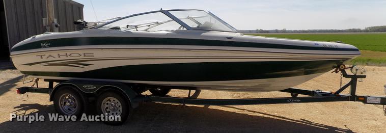 image for item DE1176 2004 Tahoe Q7 boat with trailer