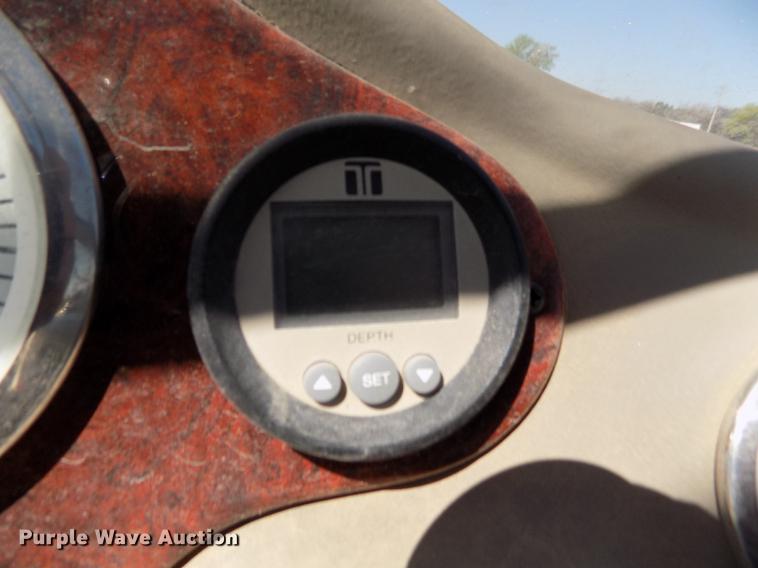 image for item DE1176 2004 Tahoe Q7 boat with trailer