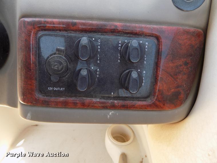 image for item DE1176 2004 Tahoe Q7 boat with trailer