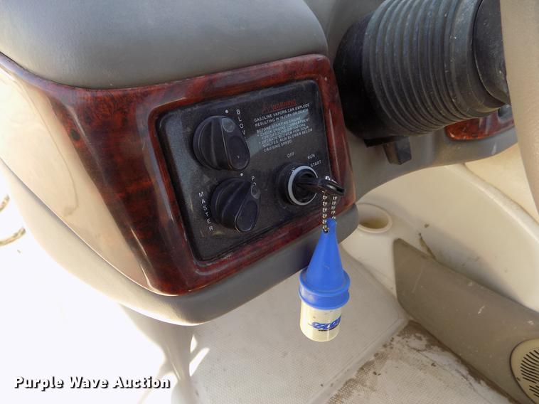 image for item DE1176 2004 Tahoe Q7 boat with trailer