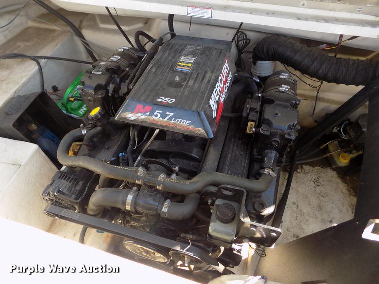 image for item DE1176 2004 Tahoe Q7 boat with trailer