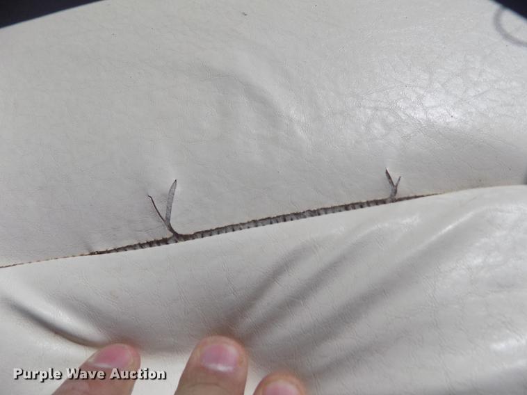 image for item DE1176 2004 Tahoe Q7 boat with trailer