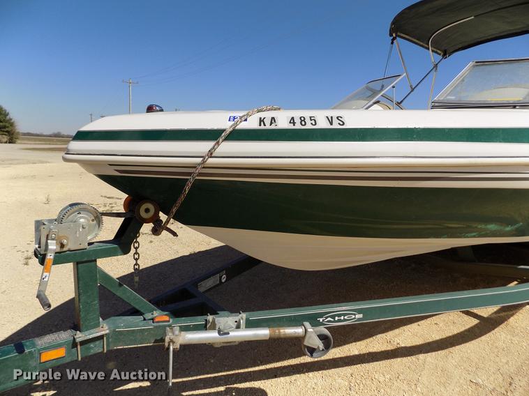 image for item DE1176 2004 Tahoe Q7 boat with trailer