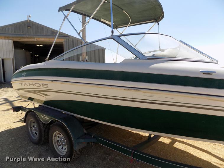 image for item DE1176 2004 Tahoe Q7 boat with trailer
