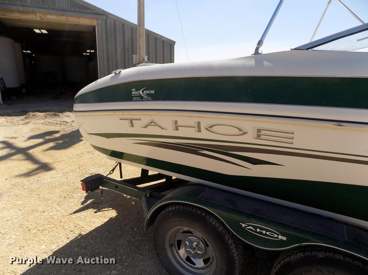image for item DE1176 2004 Tahoe Q7 boat with trailer