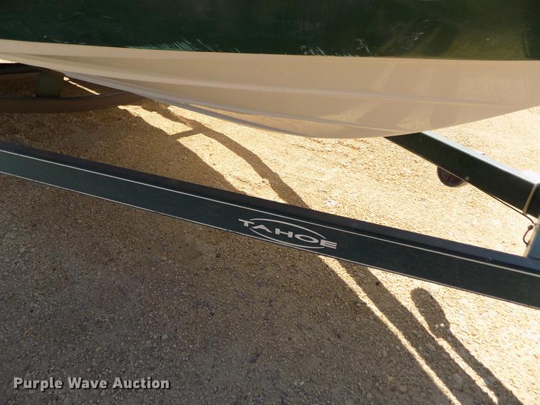 image for item DE1176 2004 Tahoe Q7 boat with trailer