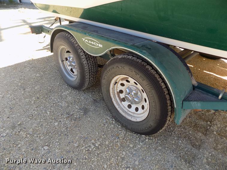 image for item DE1176 2004 Tahoe Q7 boat with trailer