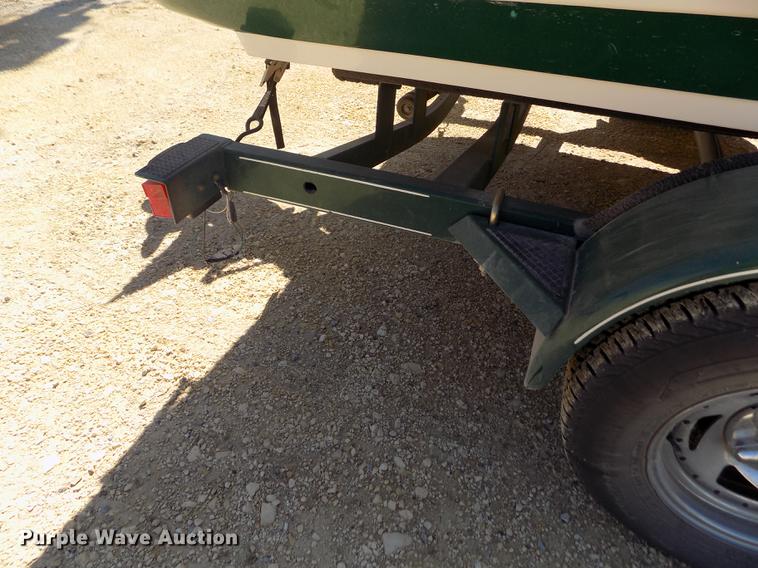 image for item DE1176 2004 Tahoe Q7 boat with trailer