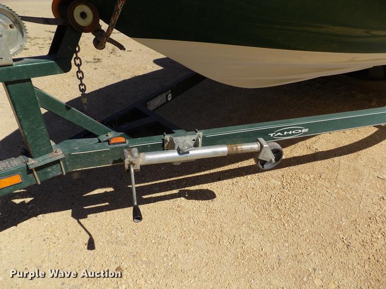 image for item DE1176 2004 Tahoe Q7 boat with trailer
