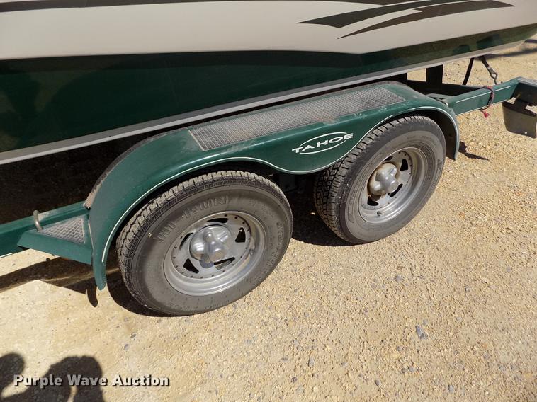 image for item DE1176 2004 Tahoe Q7 boat with trailer