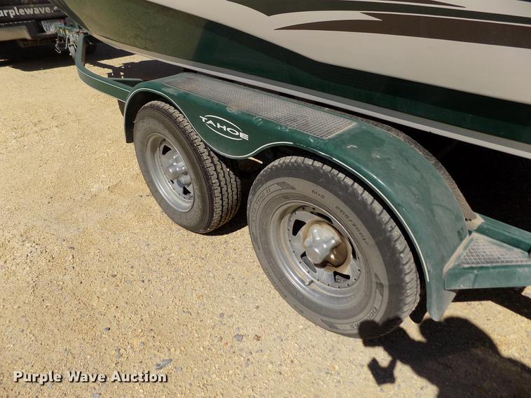 image for item DE1176 2004 Tahoe Q7 boat with trailer