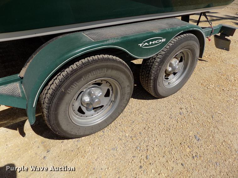 image for item DE1176 2004 Tahoe Q7 boat with trailer