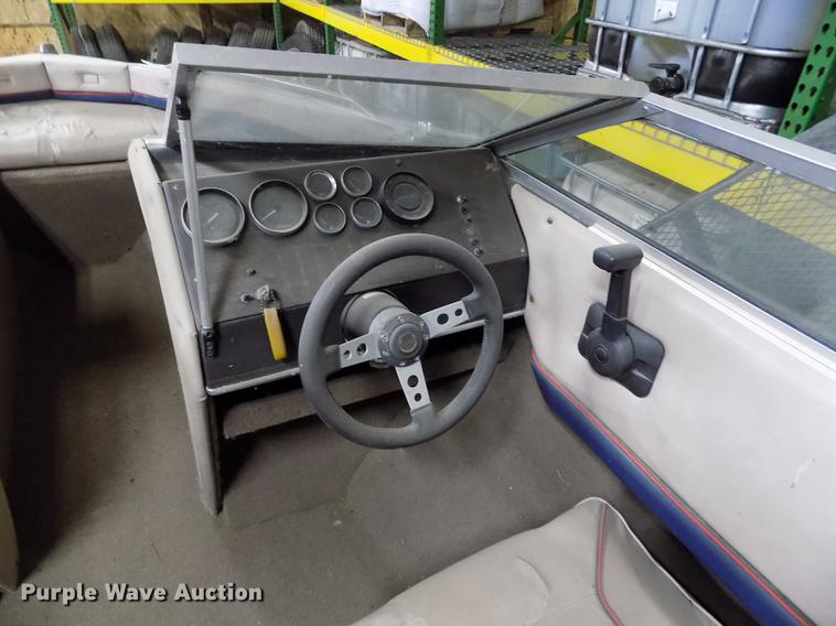 image for item DE1186 1985 Bayliner Capri boat with trailer