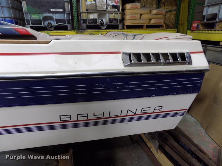 image for item DE1186 1985 Bayliner Capri boat with trailer