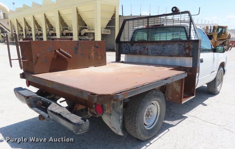 image for item DE3544 2000 Chevrolet C2500 flatbed pickup truck
