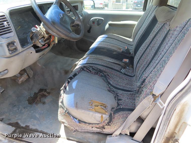 image for item DE3544 2000 Chevrolet C2500 flatbed pickup truck