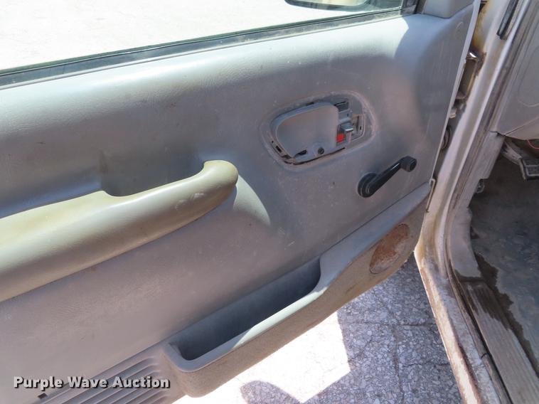 image for item DE3544 2000 Chevrolet C2500 flatbed pickup truck