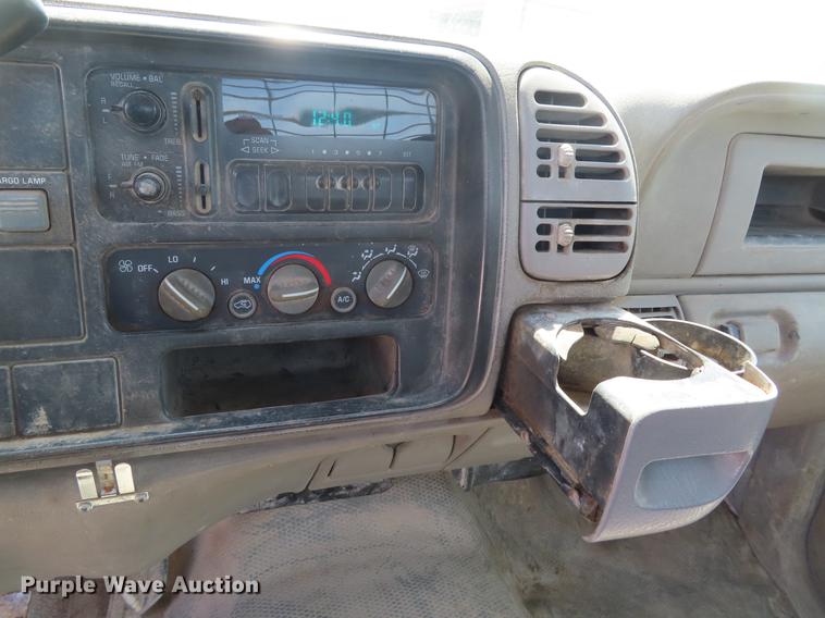 image for item DE3544 2000 Chevrolet C2500 flatbed pickup truck