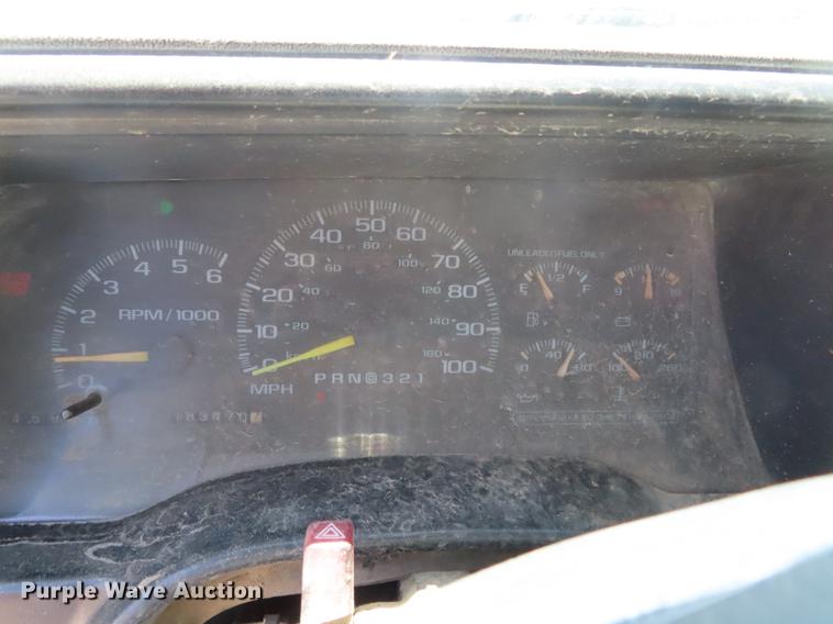 image for item DE3544 2000 Chevrolet C2500 flatbed pickup truck