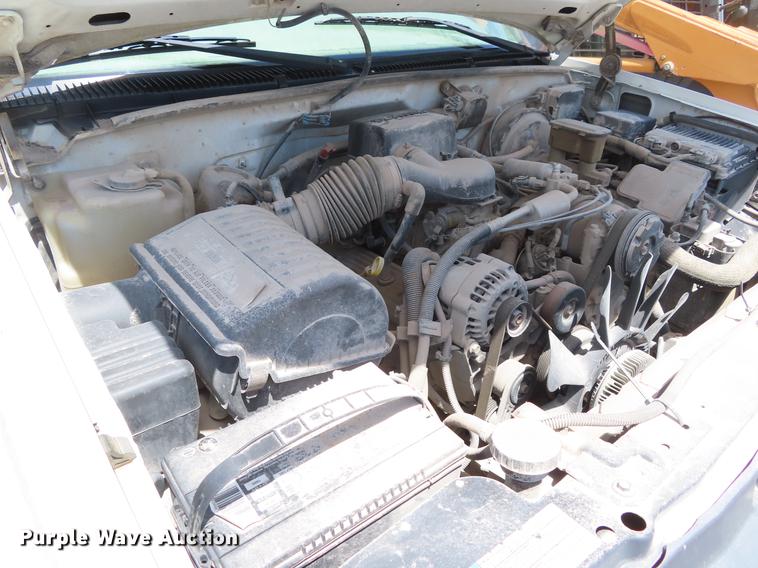 image for item DE3544 2000 Chevrolet C2500 flatbed pickup truck