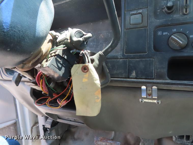 image for item DE3544 2000 Chevrolet C2500 flatbed pickup truck