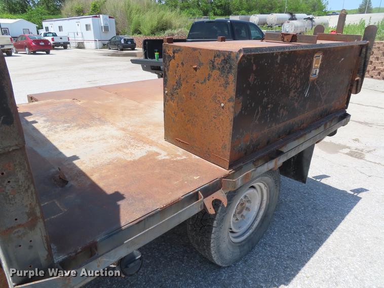 image for item DE3544 2000 Chevrolet C2500 flatbed pickup truck