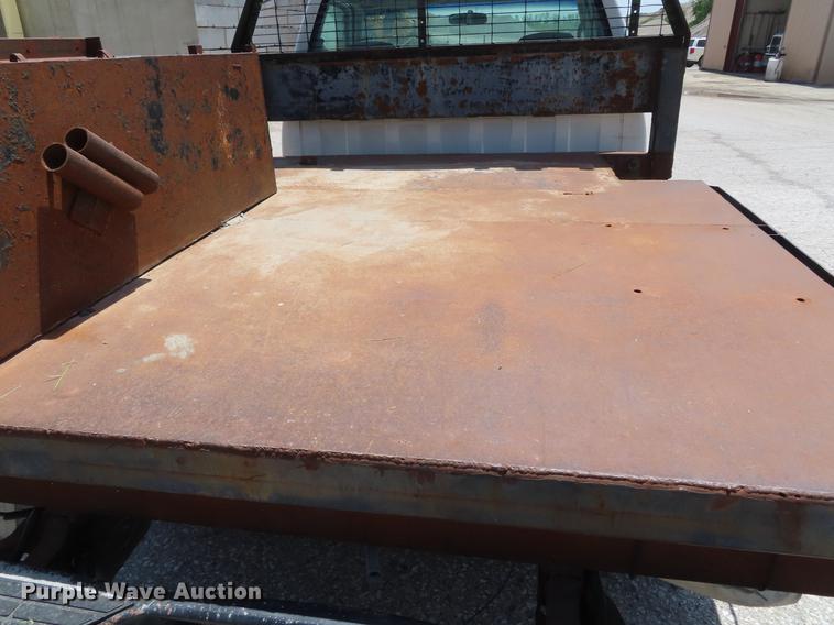 image for item DE3544 2000 Chevrolet C2500 flatbed pickup truck