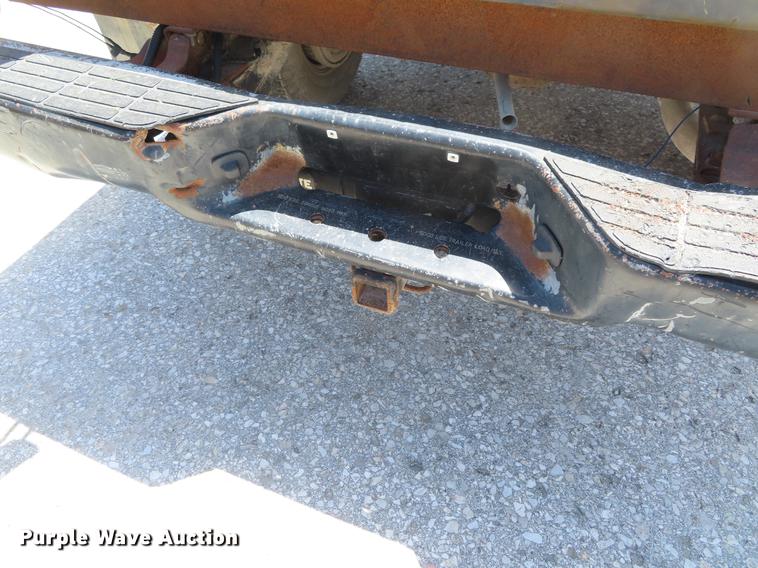 image for item DE3544 2000 Chevrolet C2500 flatbed pickup truck