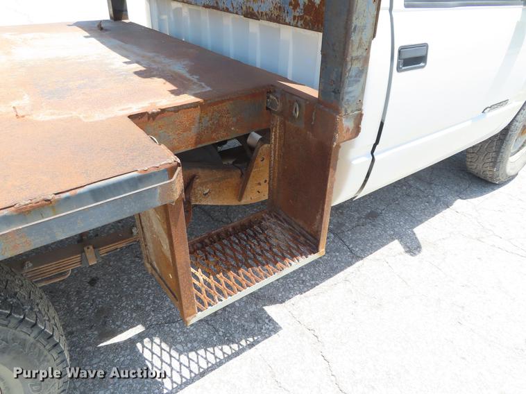 image for item DE3544 2000 Chevrolet C2500 flatbed pickup truck