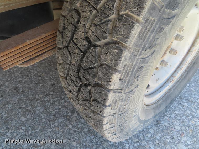 image for item DE3544 2000 Chevrolet C2500 flatbed pickup truck