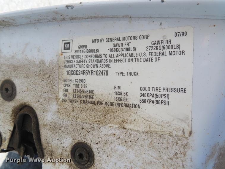 image for item DE3544 2000 Chevrolet C2500 flatbed pickup truck