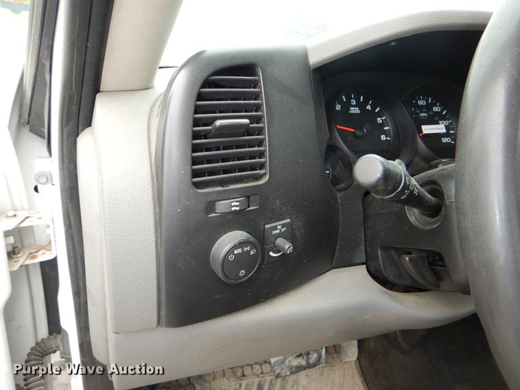 image for item DE3555 2008 GMC Sierra 1500 pickup truck