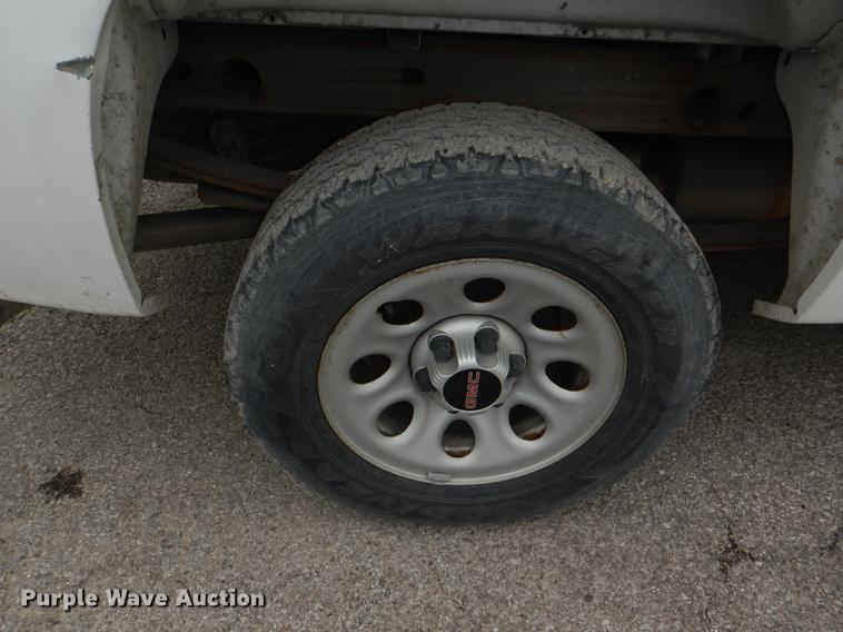 image for item DE3555 2008 GMC Sierra 1500 pickup truck