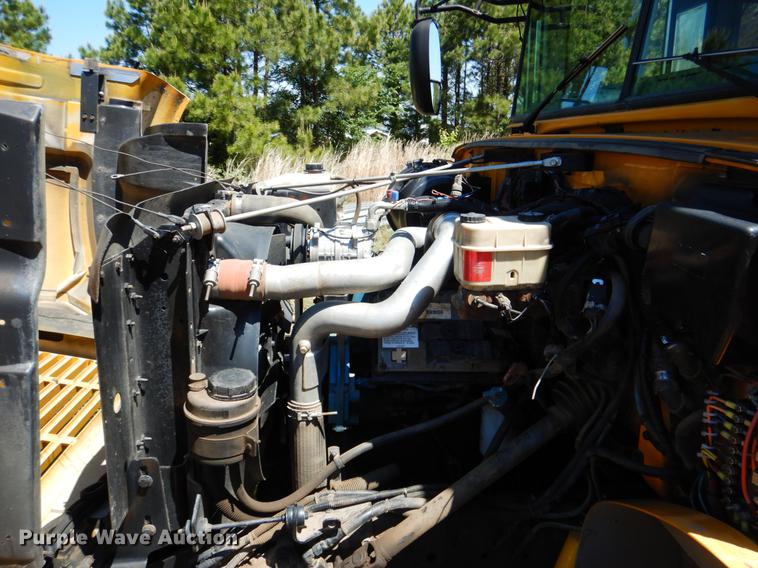 image for item DE3928 International DT466E six cylinder diesel engine