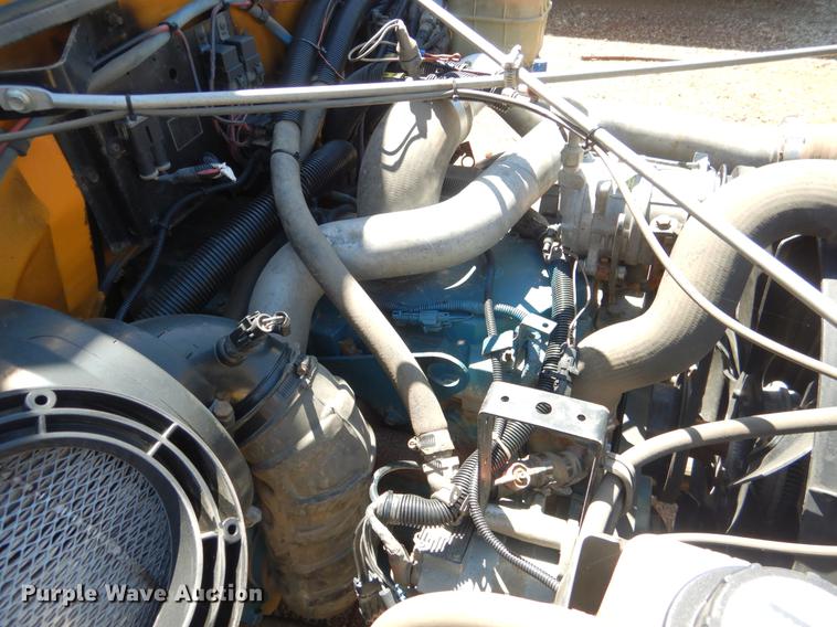 image for item DE3928 International DT466E six cylinder diesel engine