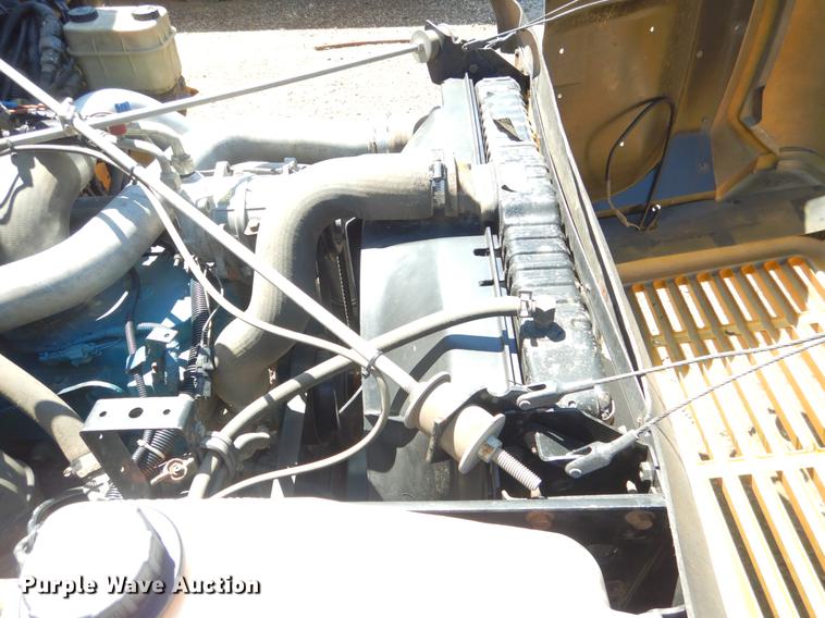 image for item DE3928 International DT466E six cylinder diesel engine