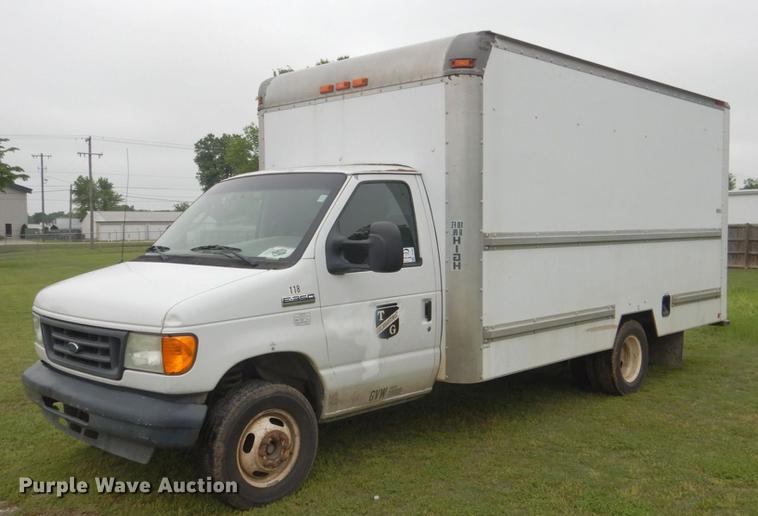 image for item DE3955 2006 Ford E350 Super Duty box van